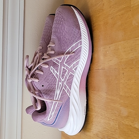 Asics Gel-Excite 9 Running Shoe in Barely Rose/White - Picture 2 of 9